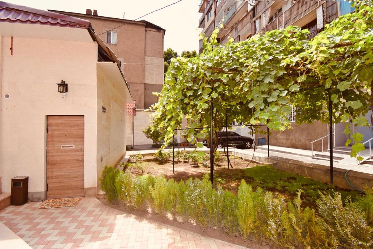 Aghayan Apart Yerevan Ngoại thất bức ảnh