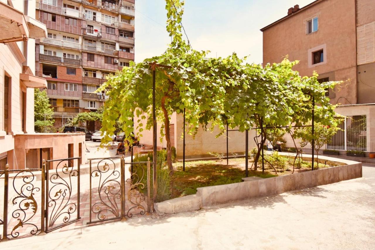 Aghayan Apart Yerevan Ngoại thất bức ảnh
